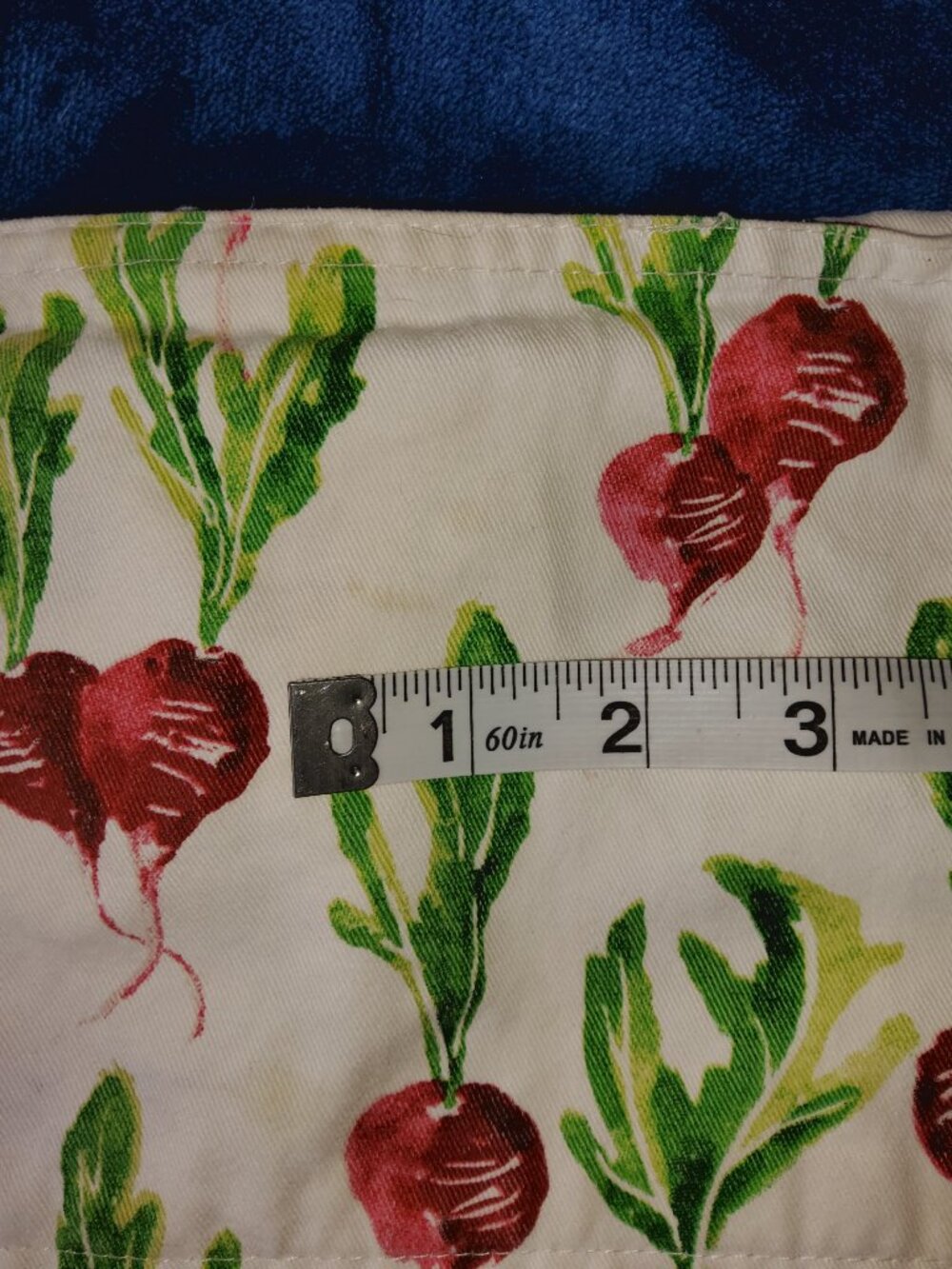 Vintage-Style Cotton Kitchen Apron with Pocket – Vibrant Red Radish and Beets - Picture 2 of 10
